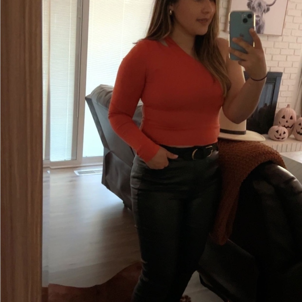 CHOOSE YOU ONE-SHOULDER LONG SLEEVE TOP